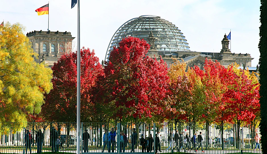 Reichstagsgebäude in Berlin: gläserne Kuppel, aber immer noch wenig Einblick in die Nebentätigkeiten der Abgeordneten.