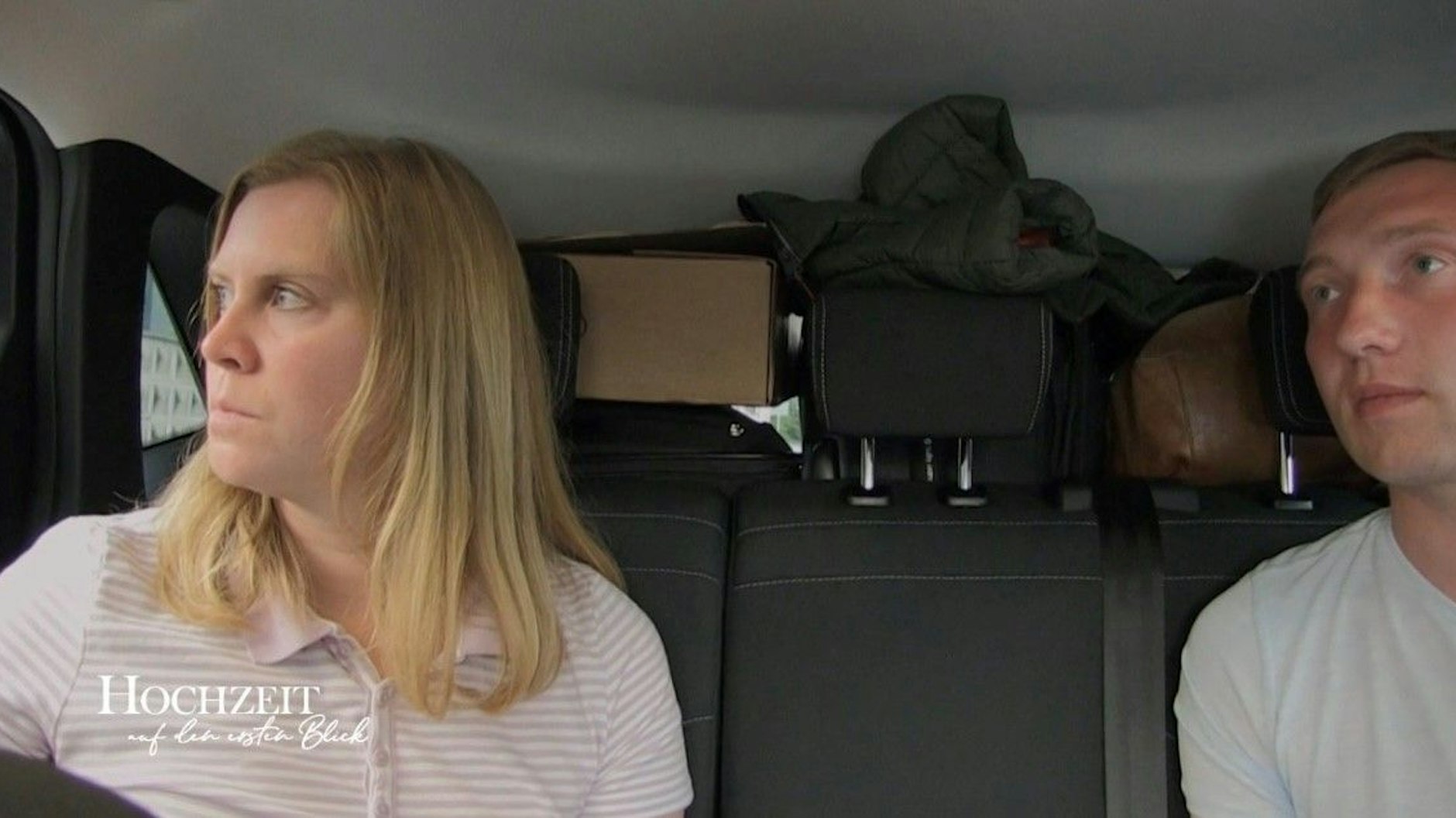 Auf dem Weg in die Flitterwoche kommt es beim „Hochzeit auf den ersten Blick“-Paar Nadine und Christoph erst mal zu Zoff.