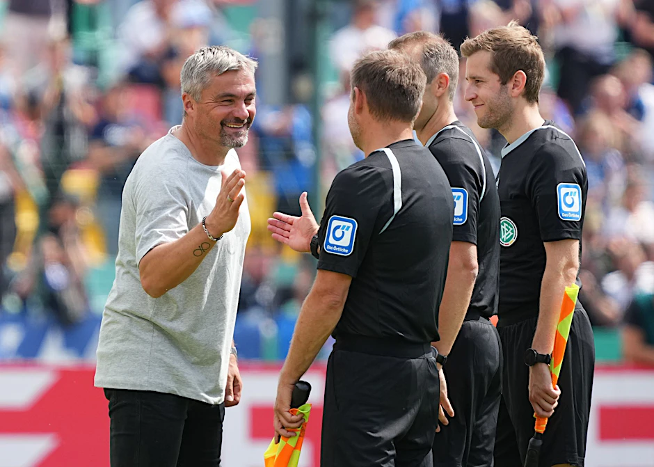 Bochums Cheftrainer Thomas Reis (l) war mit dem Auftritt seiner Mannschaft in Berlin zufrieden.  