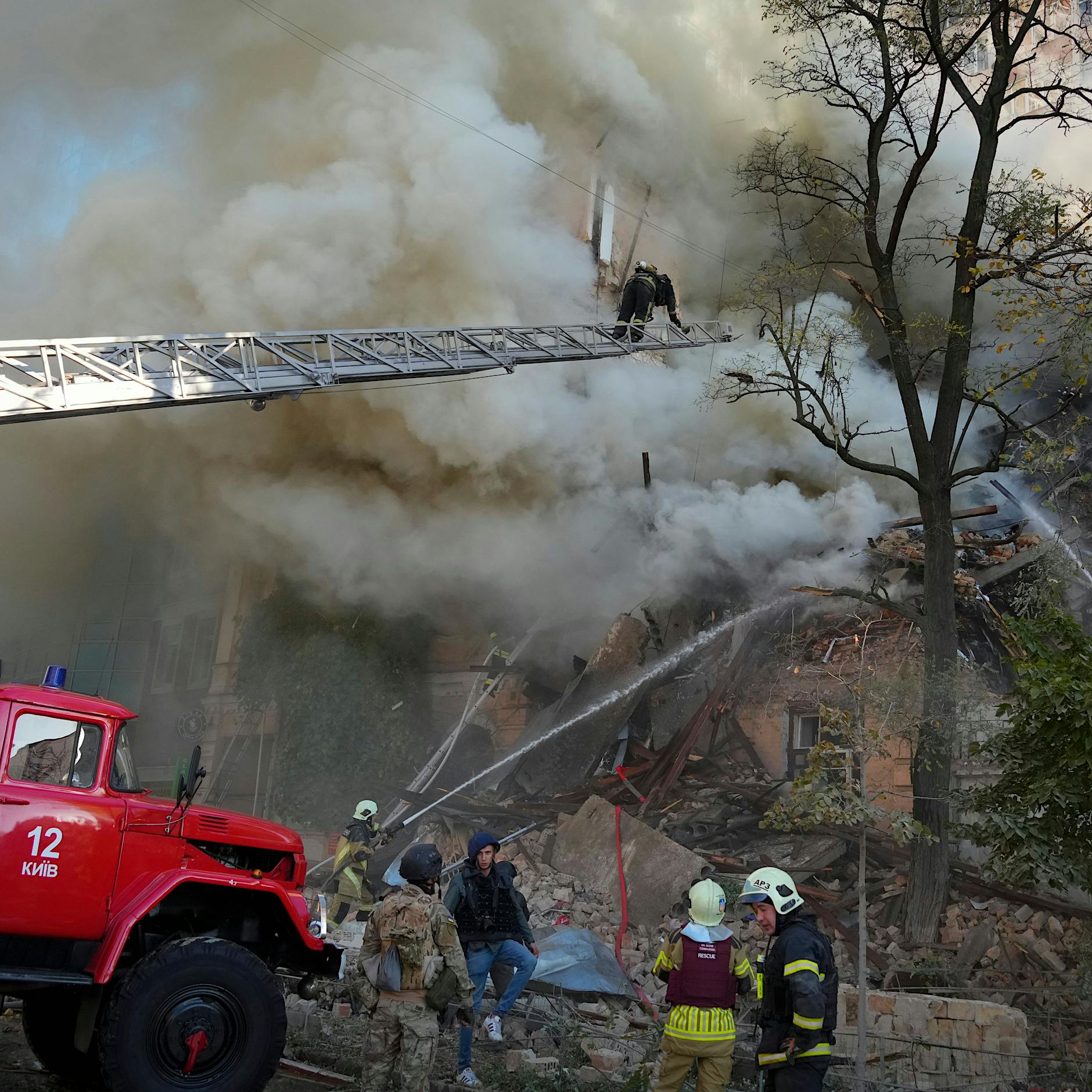 Ukraine-Krieg: Kiew bis in die Nacht bombardiert