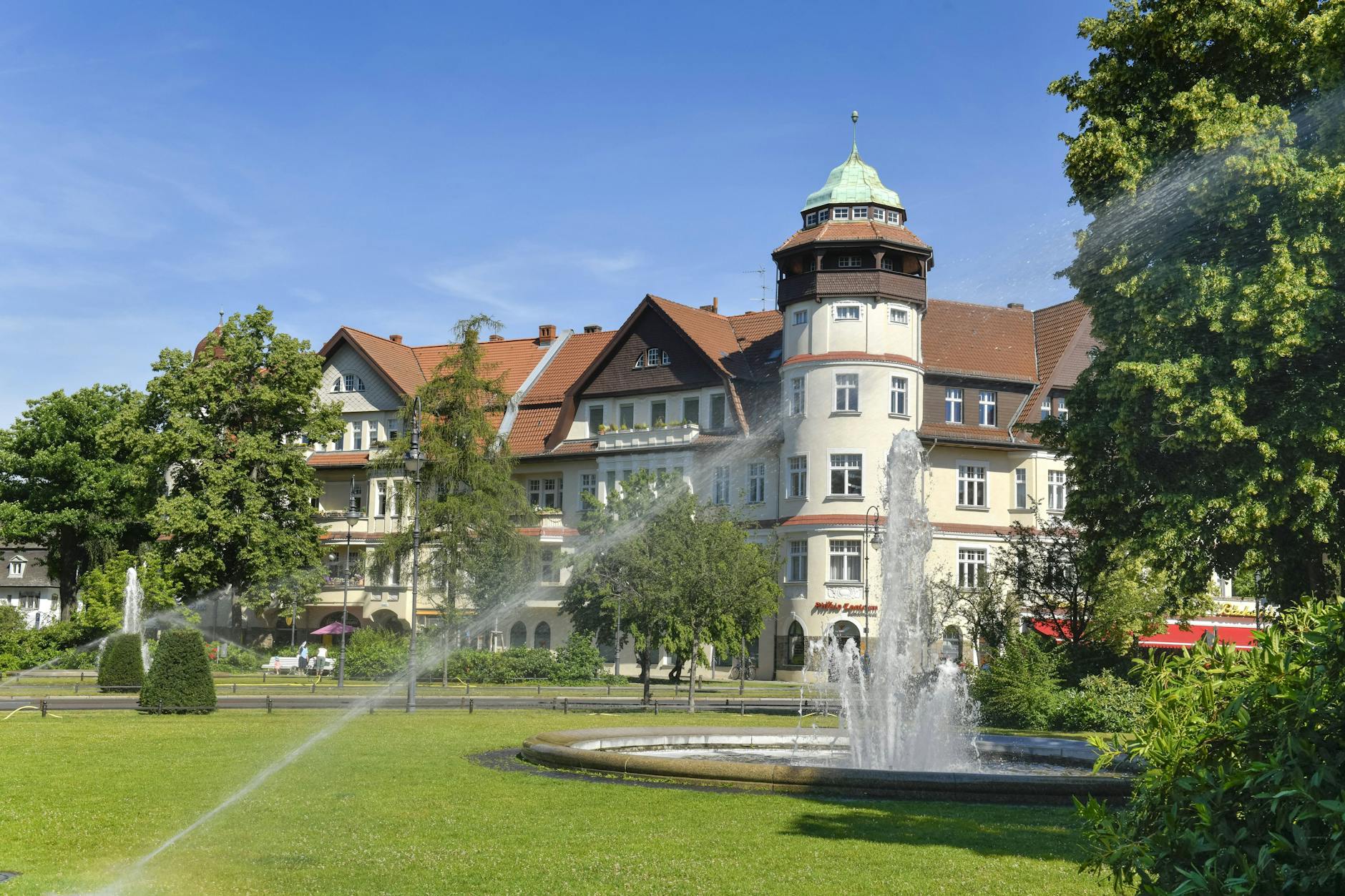 Ja, auch das ist Berlin: aufgeräumtes Flair am Mexikoplatz.