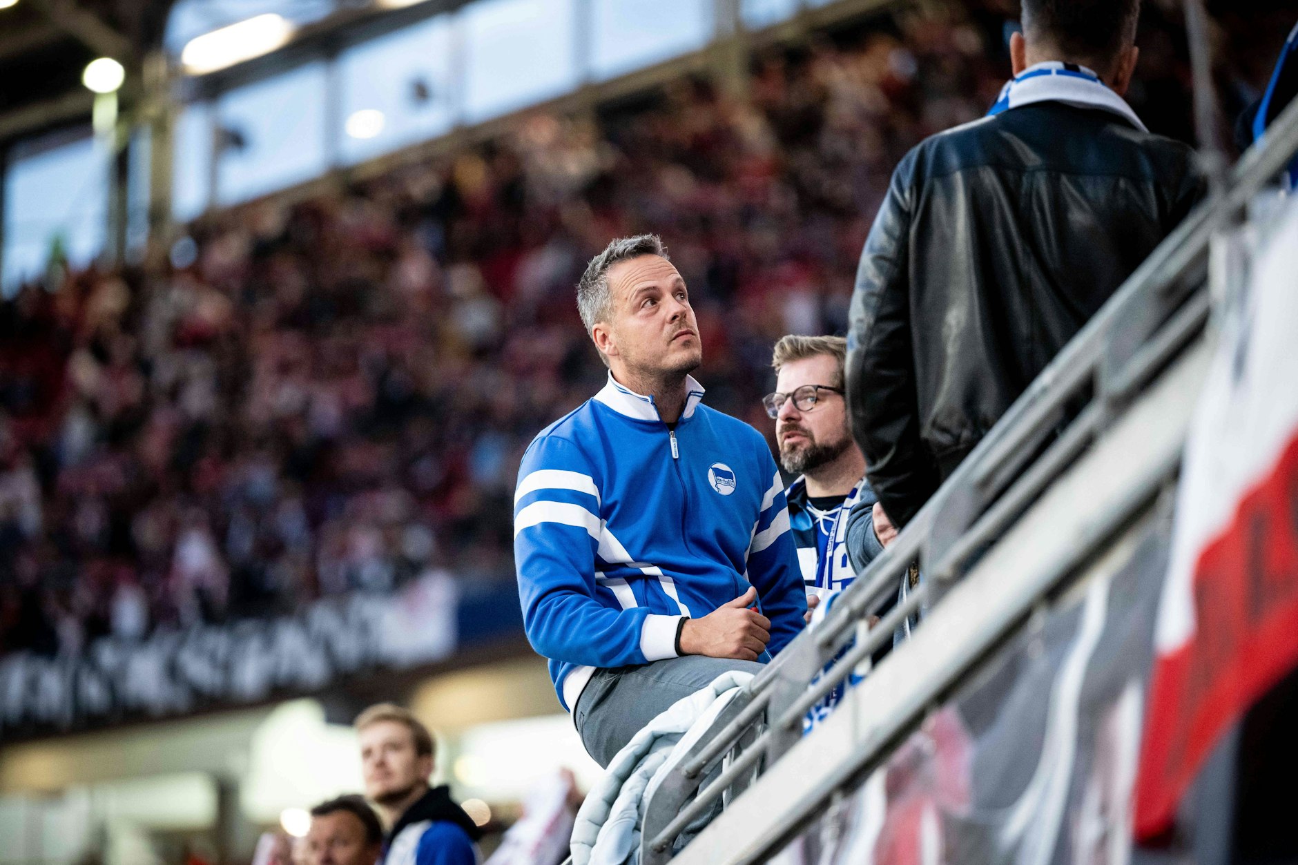 Herthas Präsident Kay Bernstein liebt die Nähe zu den Fans und setzt sich für ihre Interessen ein.