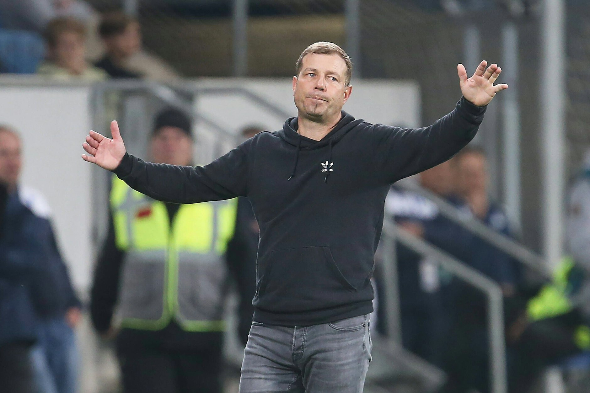 Trainer Frank Kramer ist seit Mittwochmorgen nicht mehr Trainer von Schalke 04. Das Team legte beim 1:5 in Hoffenheim einen spielerischen Offenbarungseid hin.