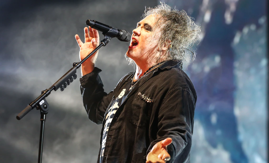 Weltuntergang mit verschmiertem Lippenstift: The Cure in der Mercedes-Benz-Arena