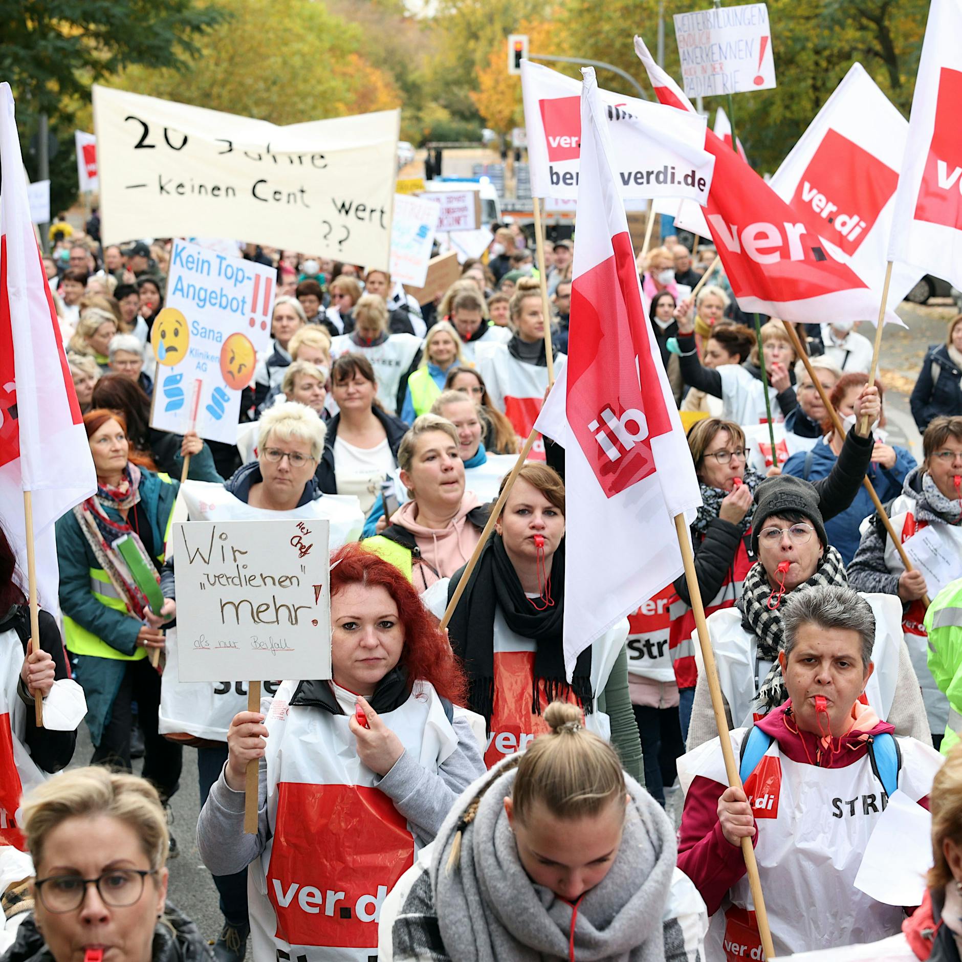Warnstreik in Berliner Sana-Klinikum: „Applaus zahlt mir meine Miete nicht!“