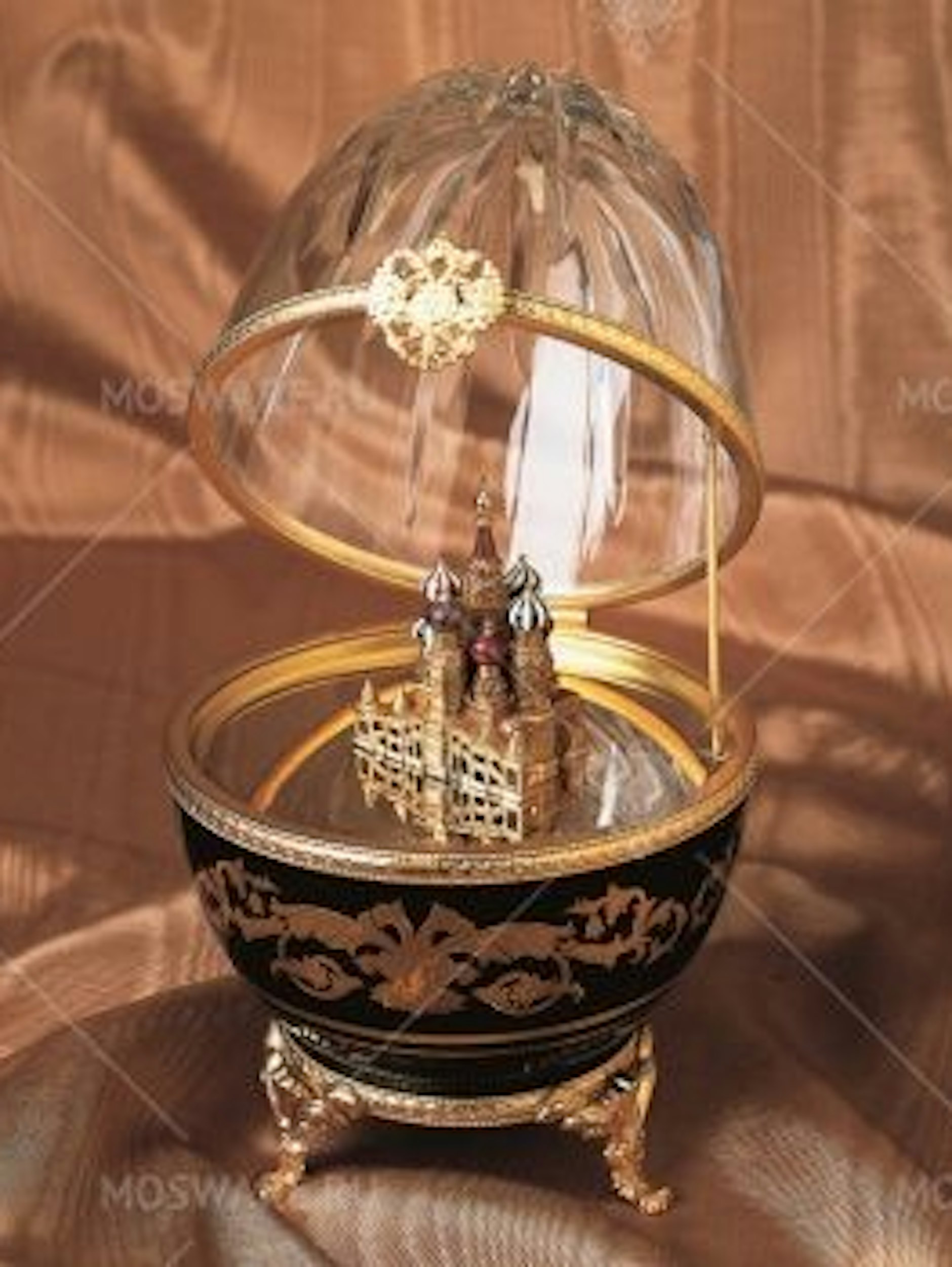 Ein Ei im Fabergé-Stil aus einer französischen Manufaktur, auf das sich die Vertreter Usmanows beziehen. Hier von einem russischen Internetshop verkauft.&nbsp;