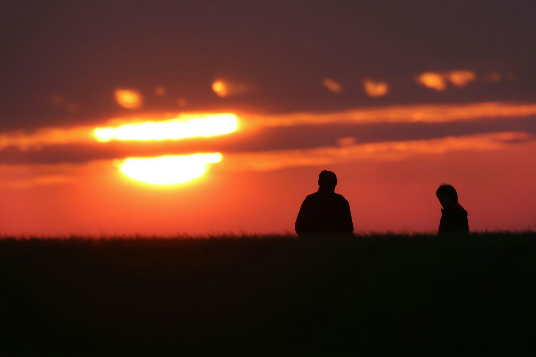 Traumhaftes Wetter, nicht nur beim Sonnenaufgang, können wir derzeit in Deutschland genießen. Und das hilft auch beim Energiesparen.