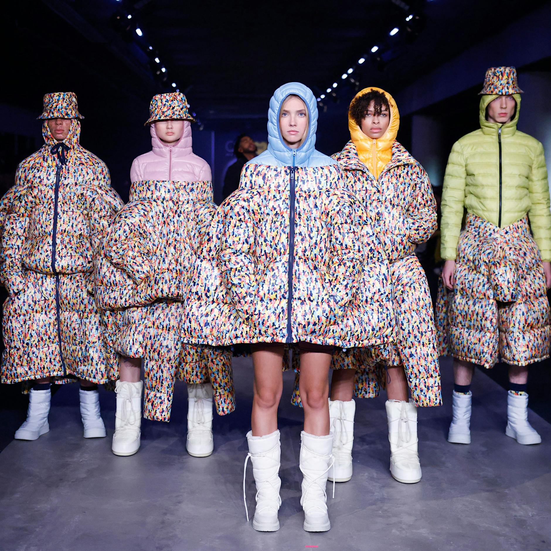 Mode für den Untergrund: Die Berliner Verkehrsbetriebe (BVG) schicken ihre neue Kollektion auf den Laufsteg. Und HIER kann man sie kaufen