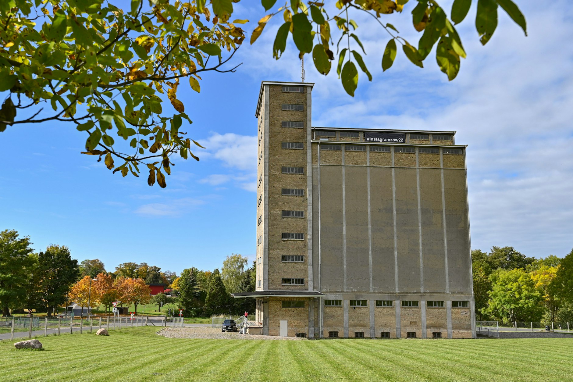 Der Getreidespeicher Gramzow. Für den Erhalt und die Umwandlung des Getreidespeichers Gramzow (Uckermark) erhalten M. Busch und F. Wiemeyer aus Schwedt in diesem Jahr den Deutschen Denkmalpreis. 