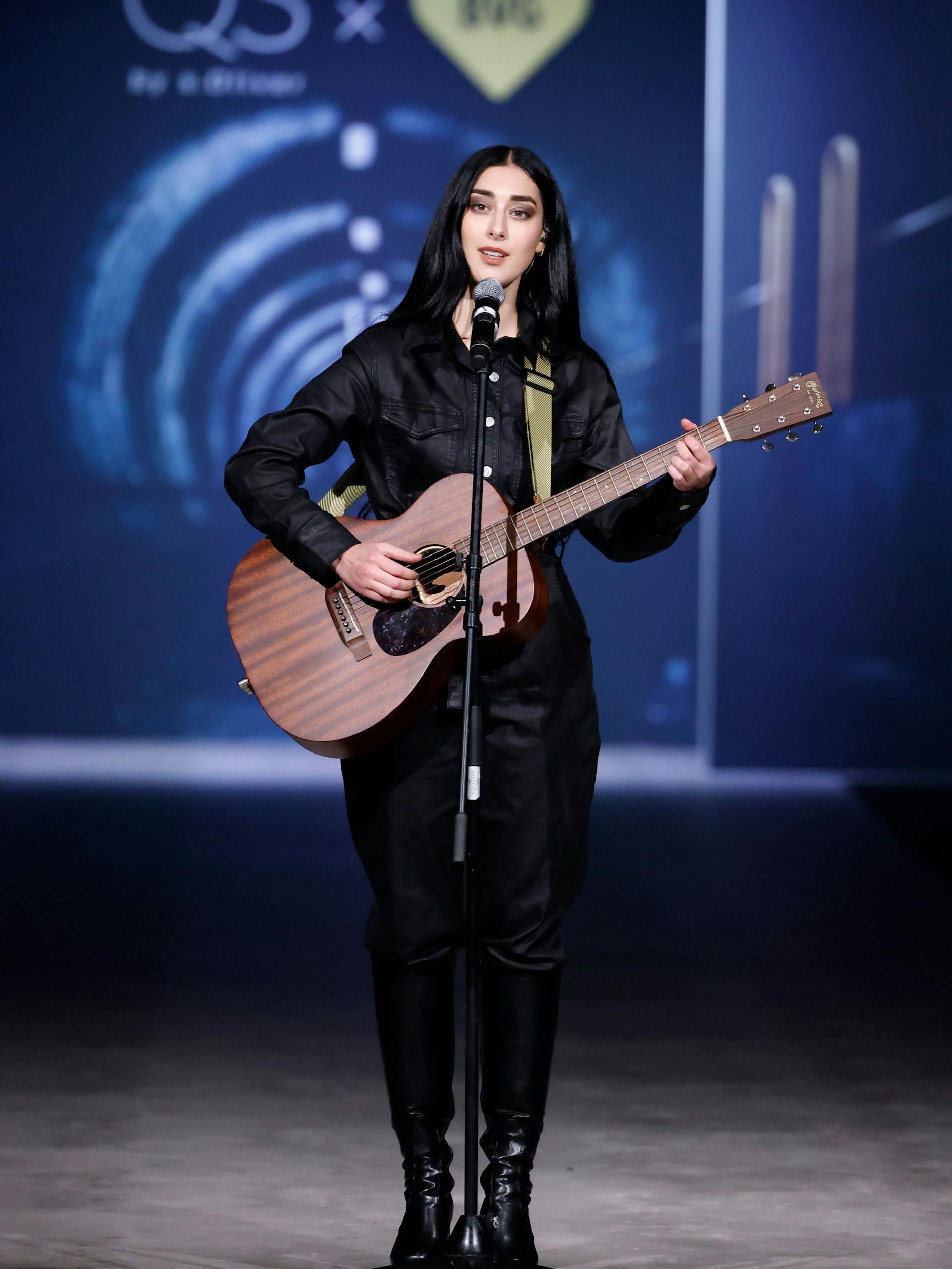 Sängerin Elif eröffnete die Fashionshow.