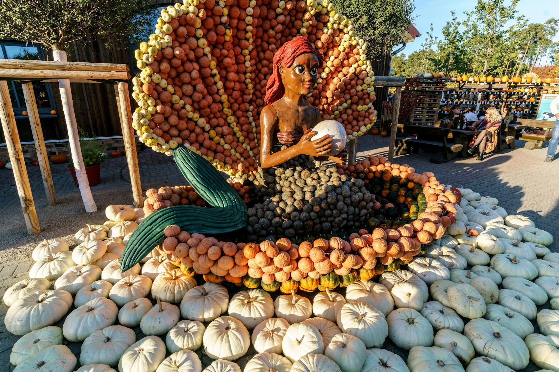 Bis es in den Augen brennt: Kürbisfolklore auf dem Spargelhof in Klaistow (Potsdam-Mittelmark).