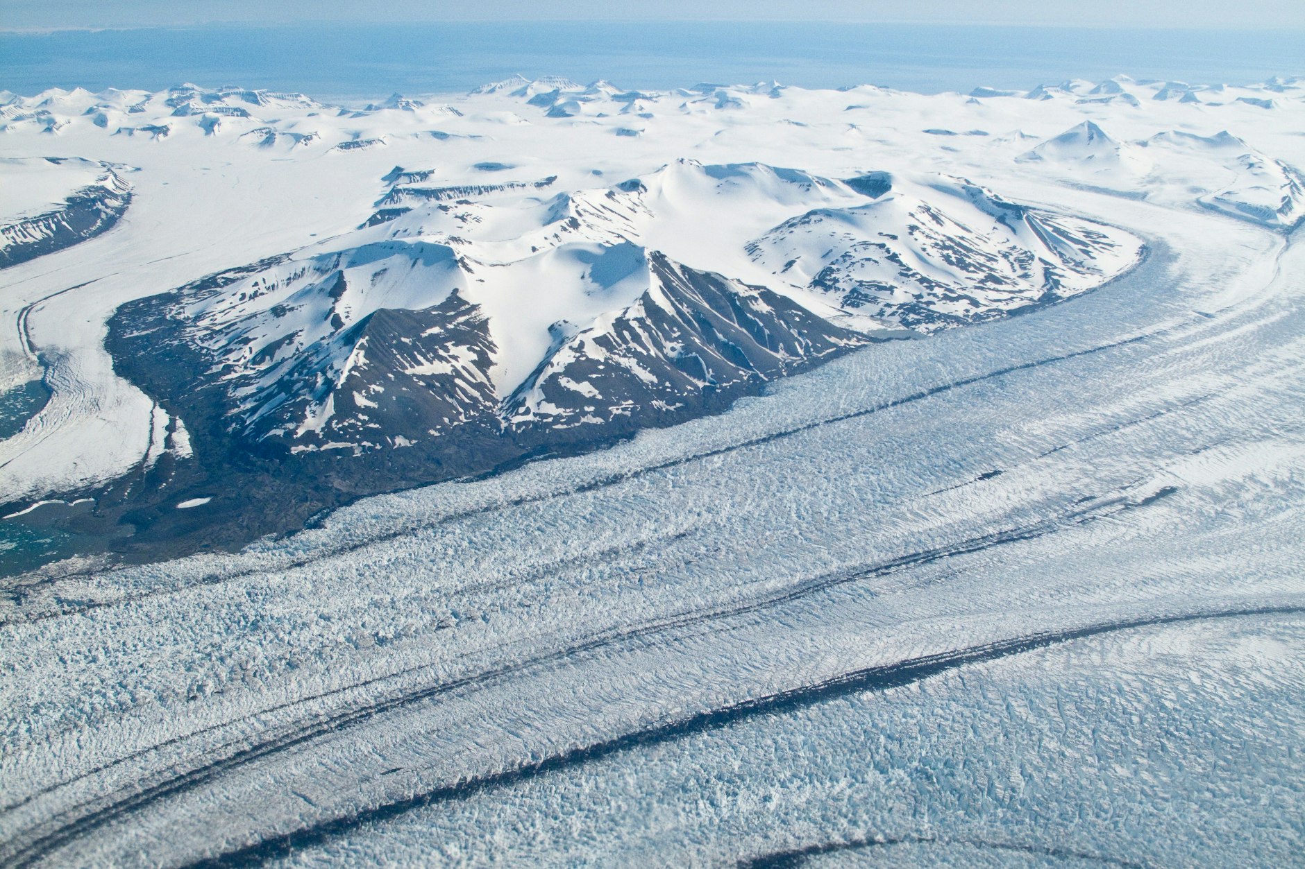 Spitsbergen er en del av Norge og ligger mellom fastlandet og Nordpolen.