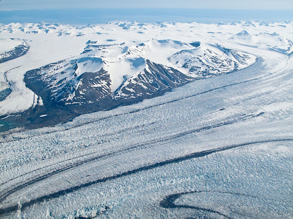 Spitzbergen gehört zu Norwegen und liegt zwischen dem Festland und dem Nordpol.