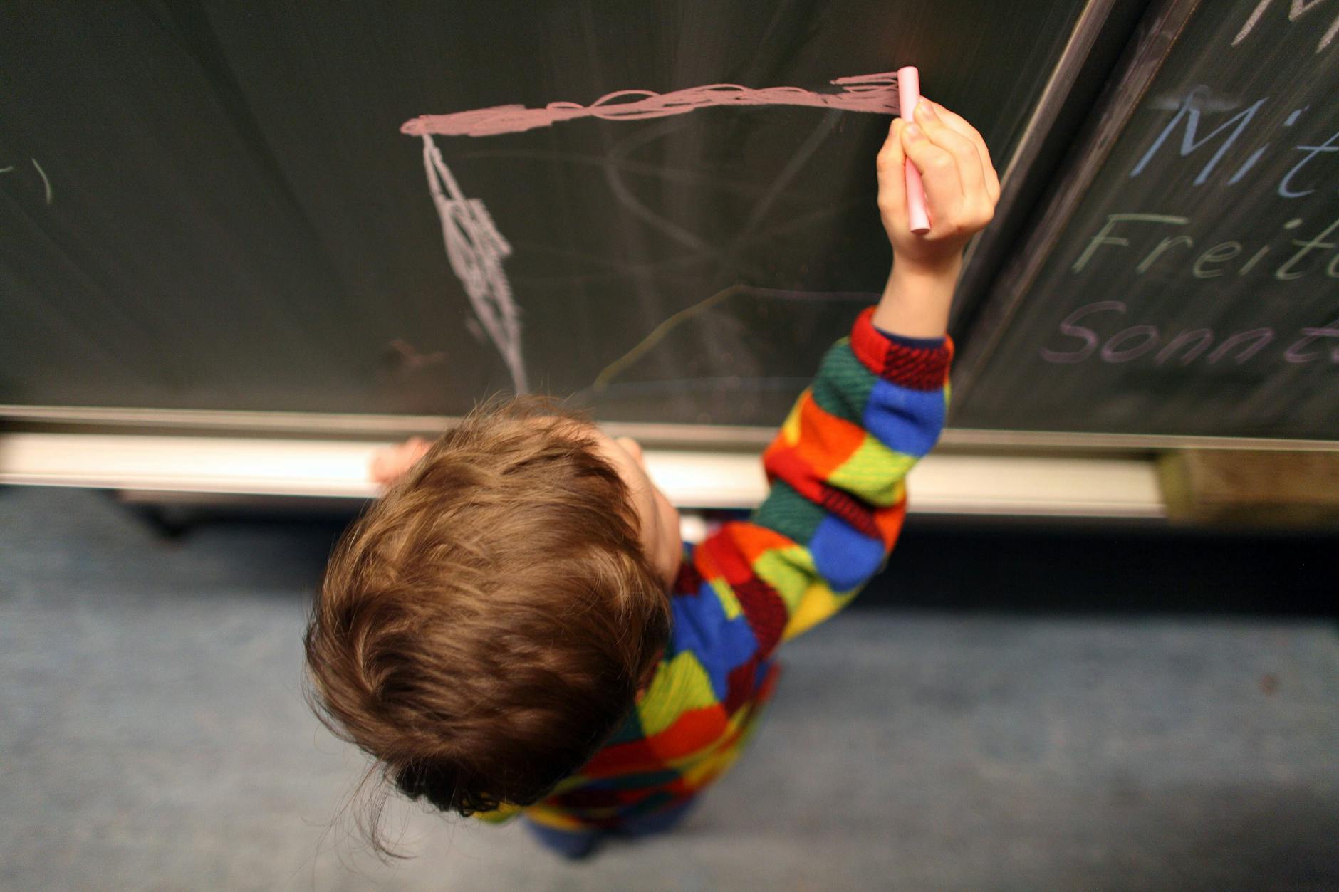 Schulanfänger müssen sich in den ersten Wochen an neue Strukturen gewöhnen.