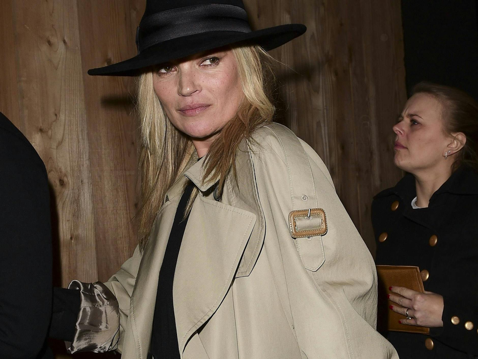 Schau mir in die Augen, Kleiner: Auch Kate Moss ist ein Fan des Trenchcoats.