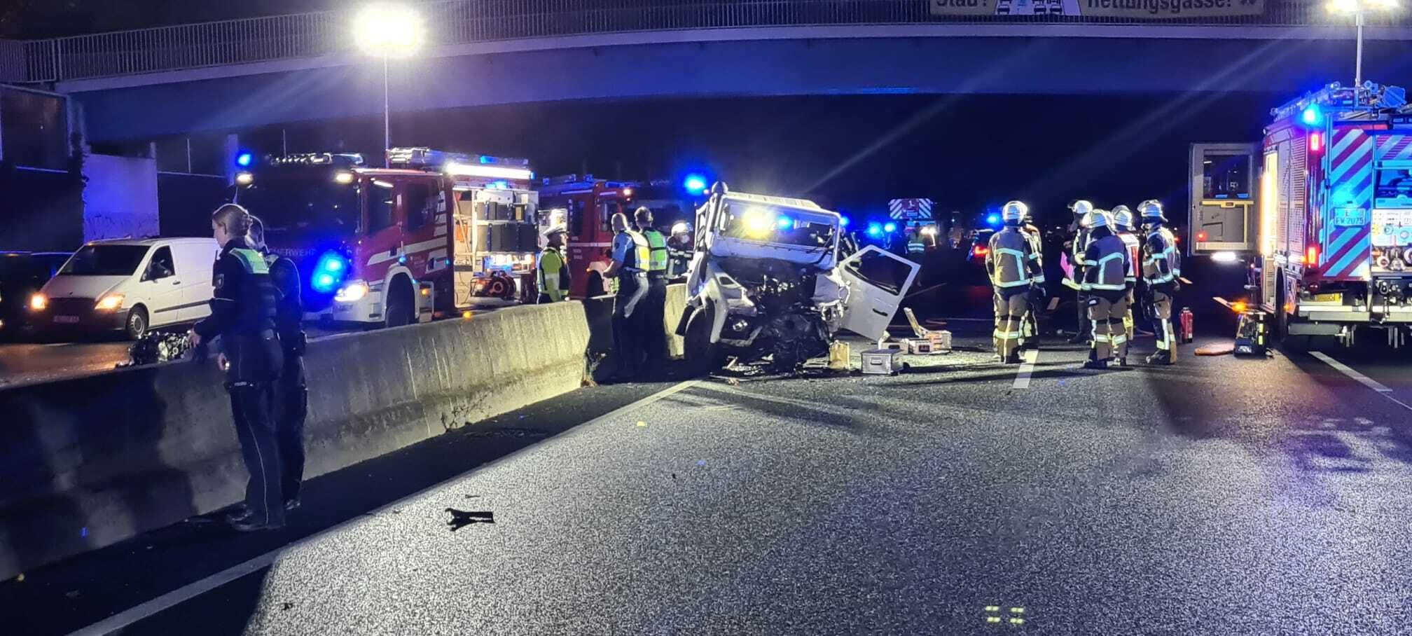 Geisterfahrerin Verursacht Horror-Crash Auf Der A40: Zwei Menschen Sind ...