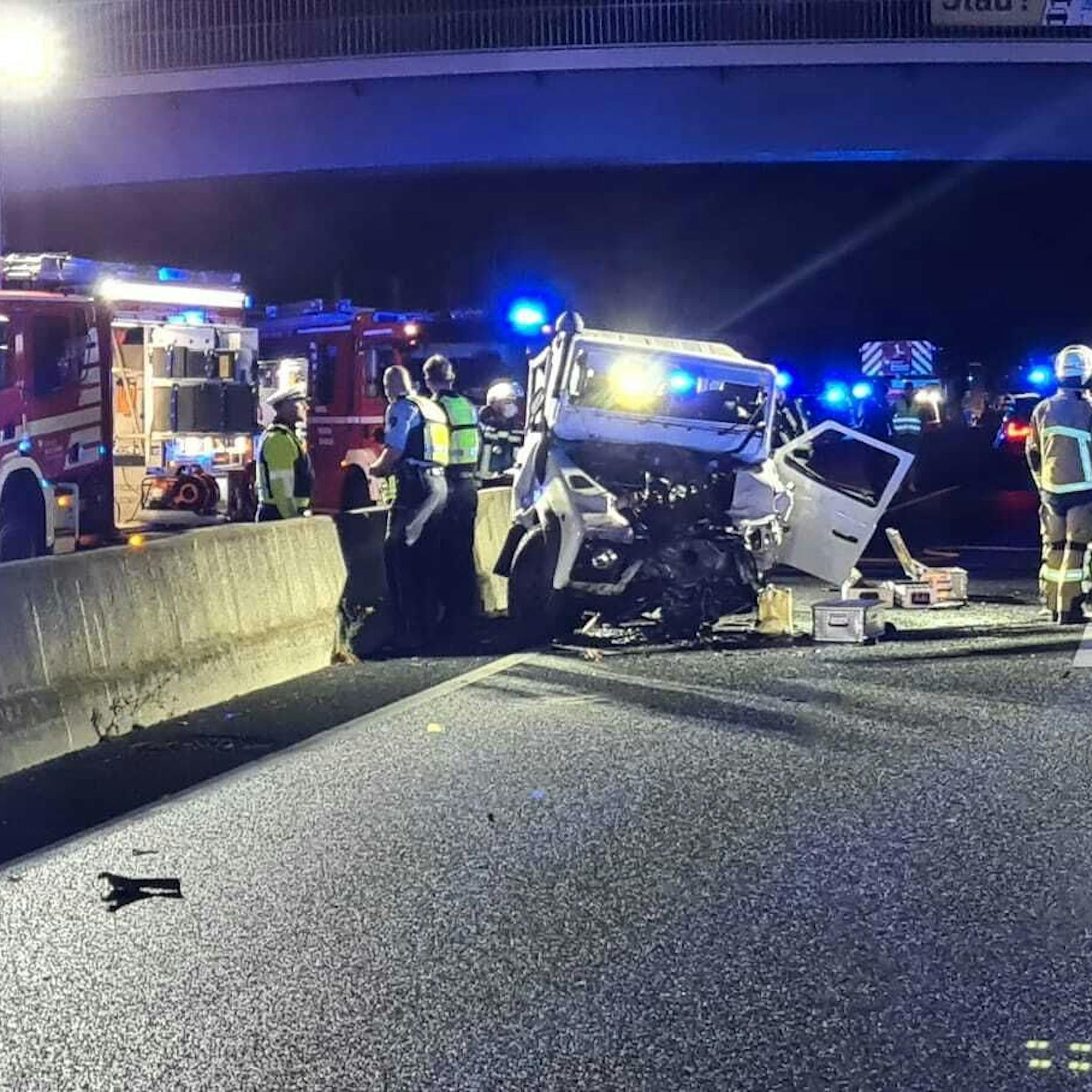 Geisterfahrerin verursacht Horror-Crash auf der A40: Zwei Menschen sind sofort tot!