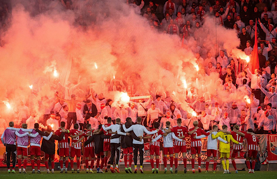 Teures Vergnügen! Unions Fans zündelten in Malmö und wurden jetzt für das nächste Europa-League-Spiel auswärts ausgesperrt.