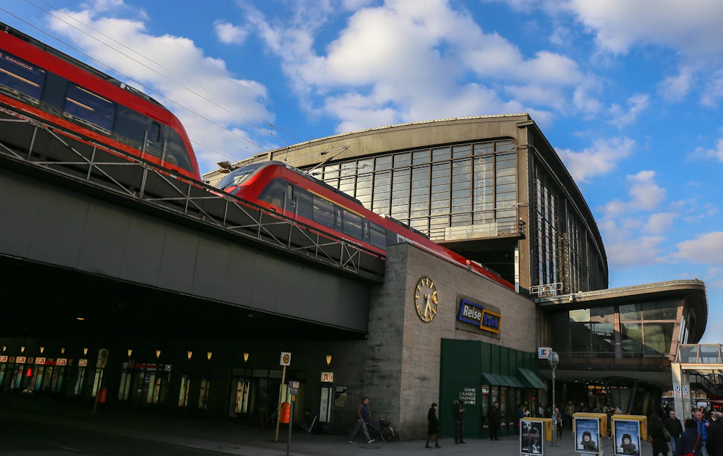 So soll das E-Scooter-Chaos am Bahnhof Zoo gelöst werden