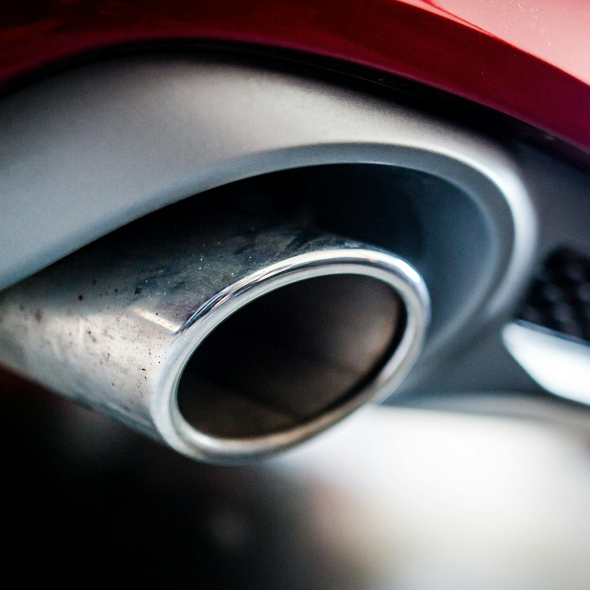 Der kriminelle Wochenrückblick: Knattern, Röhren und Entsetzen auf Berlins Straßen