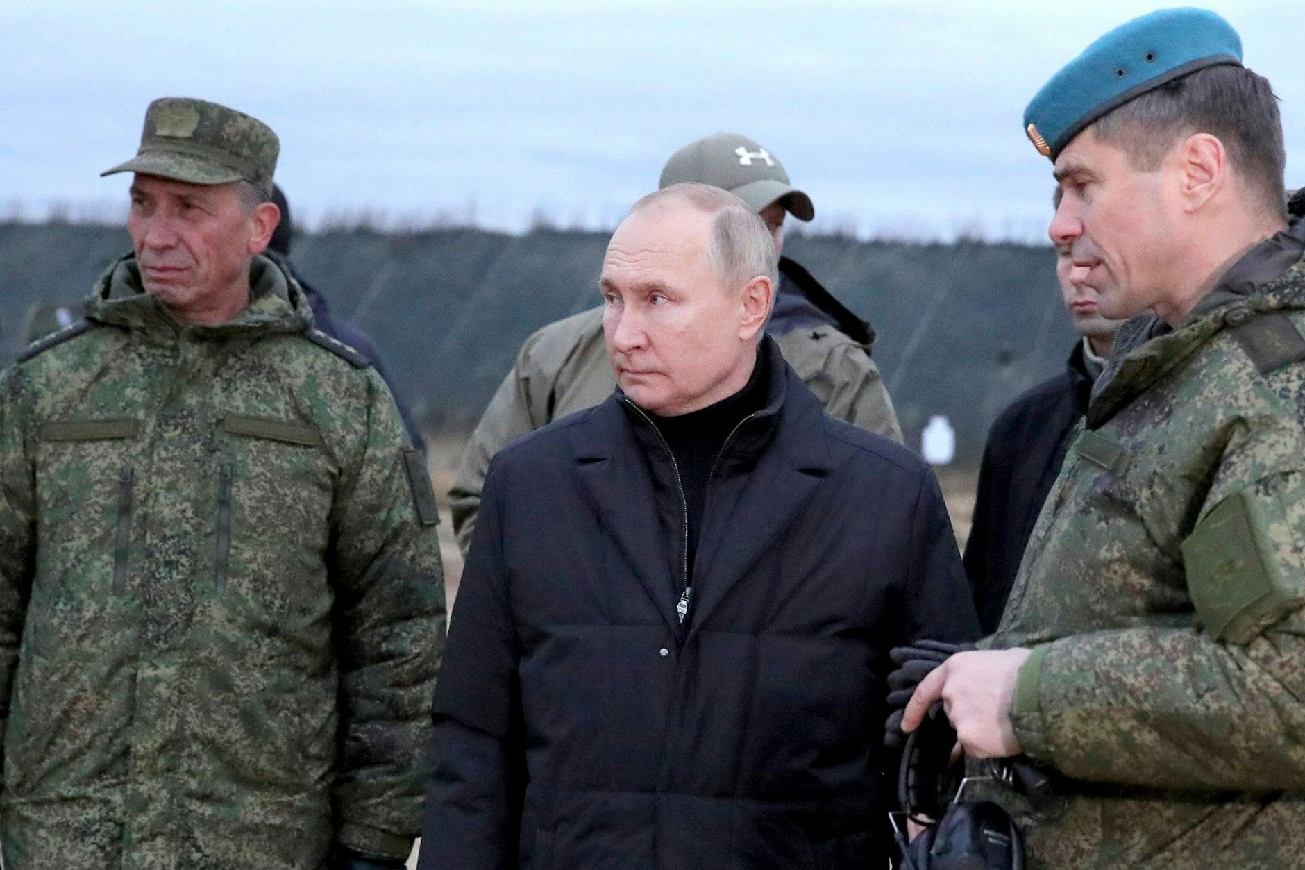 Wladimir Putin bei Militärbesuch.