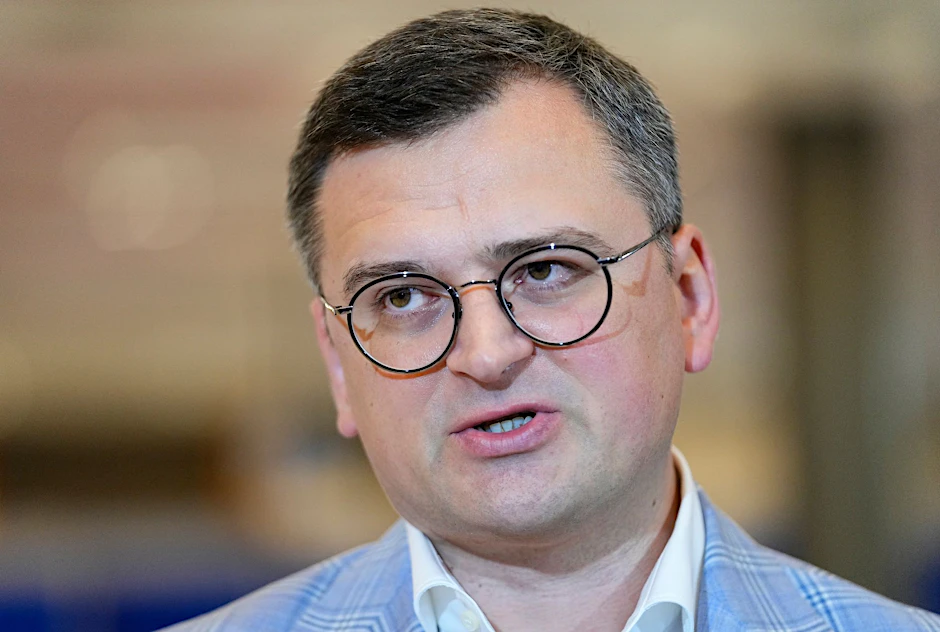 ARCHIV - Hatte bereits Anfang der Woche angekündigt, Israel um Luftabwehrsysteme bitten zu wollen: Dmytro Kuleba, Außenminister der Ukraine.  