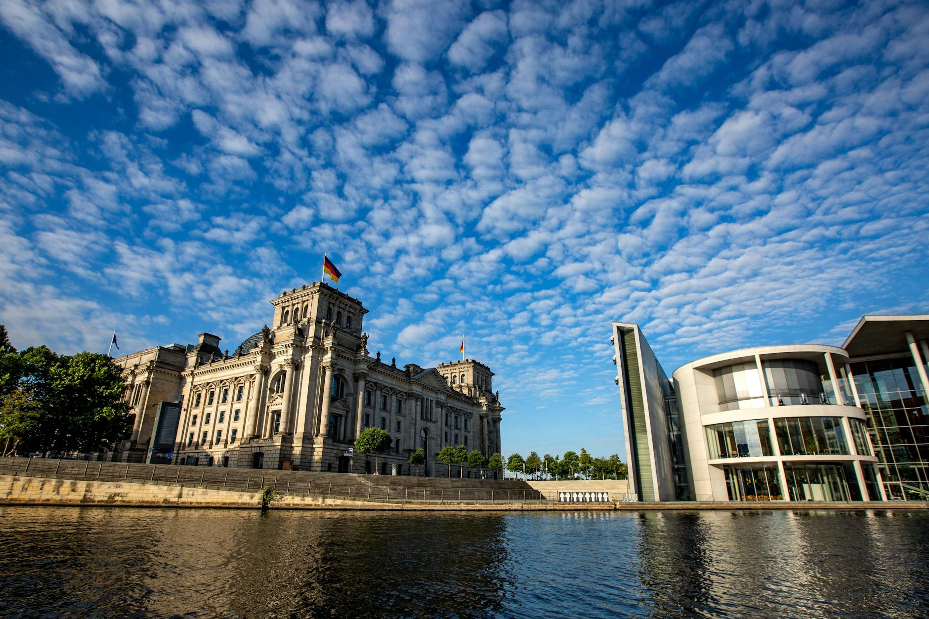 Im Berliner Regierungsviertel dürfte am Sonnabend wieder einiges los sein. Zehntausende wollen demonstrieren.