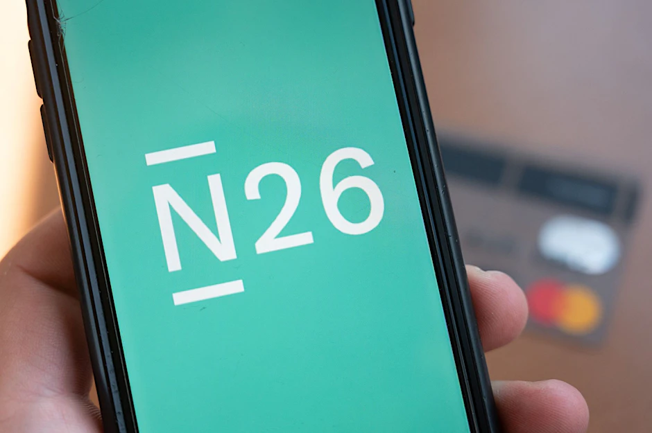 ARCHIV - Das Logo der Smartphone-Bank N26 ist auf der App der Bank zu sehen.  