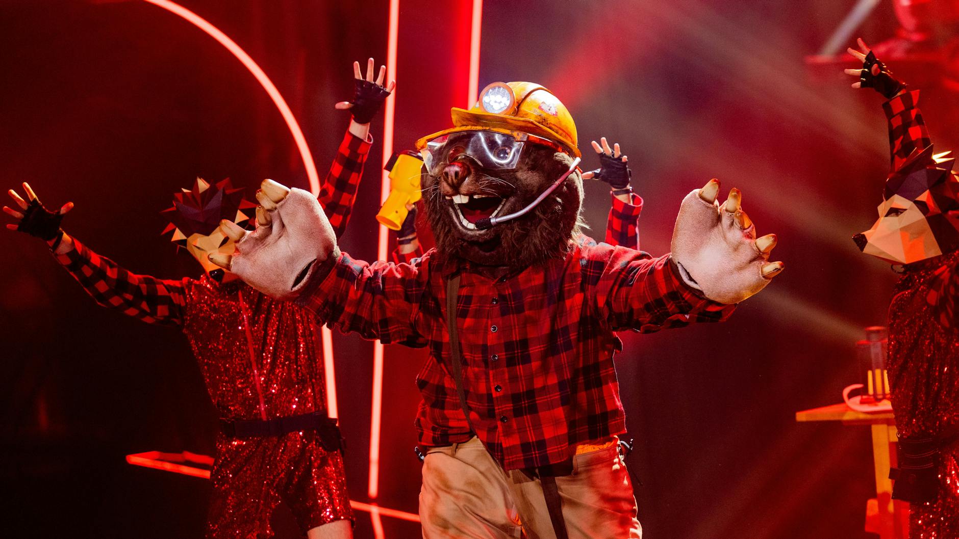Welcher Promi steckt bei The Masked Singer im Maulwurf-Kostüm? Fans sind sicher, den Star enttarnt zu haben.