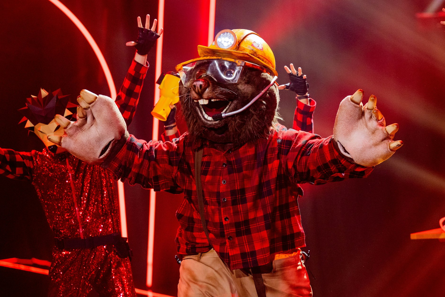 Welcher Promi steckt bei The Masked Singer im Maulwurf-Kostüm? Fans sind sicher, den Star enttarnt zu haben.