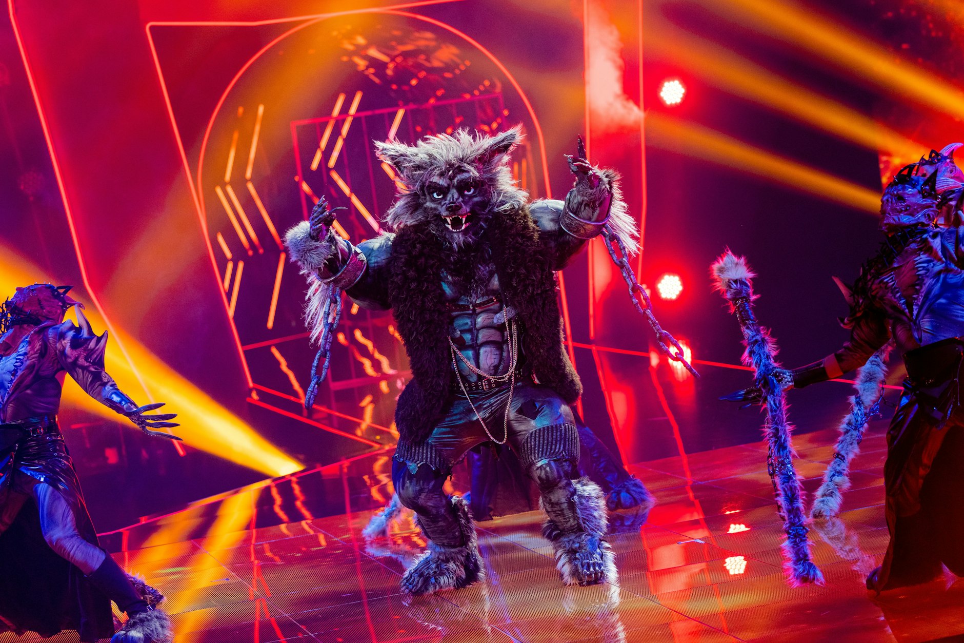 Der Werwolf überzeugte mit gruseligen und rockigen Auftritten. Aber: Wer ist der Masked Singer im Kostüm?