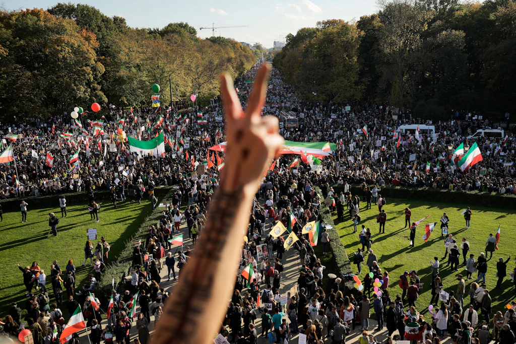 Newsblog: 80.000 Menschen demonstrieren in Berlin gegen das Iran-Regime