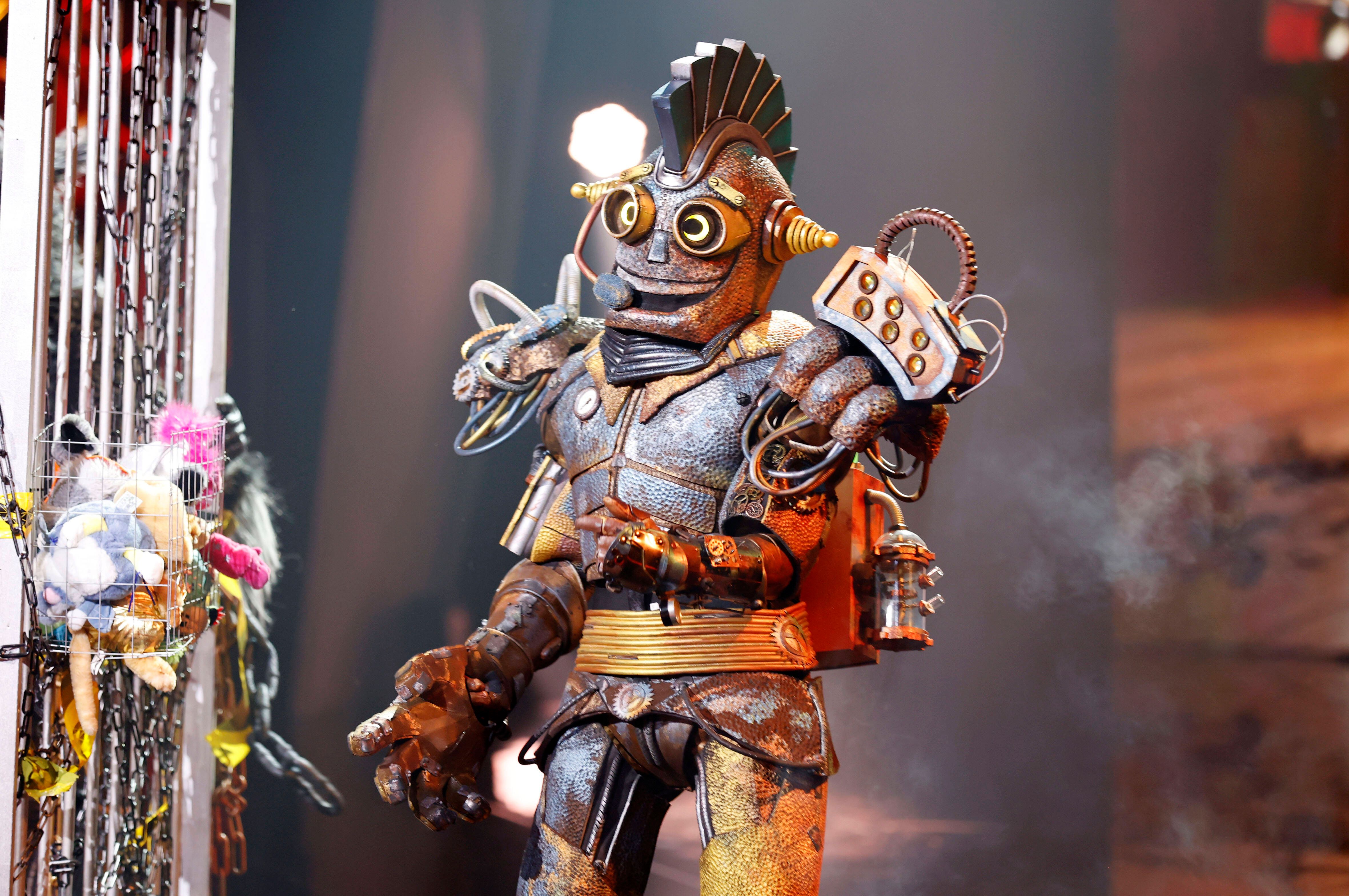 Image - Rosty bei „The Masked Singer” enttarnt! Eine Comedy-Legende steckt im Kostüm – aber führt Pro.7 hier alle an der Nase herum?