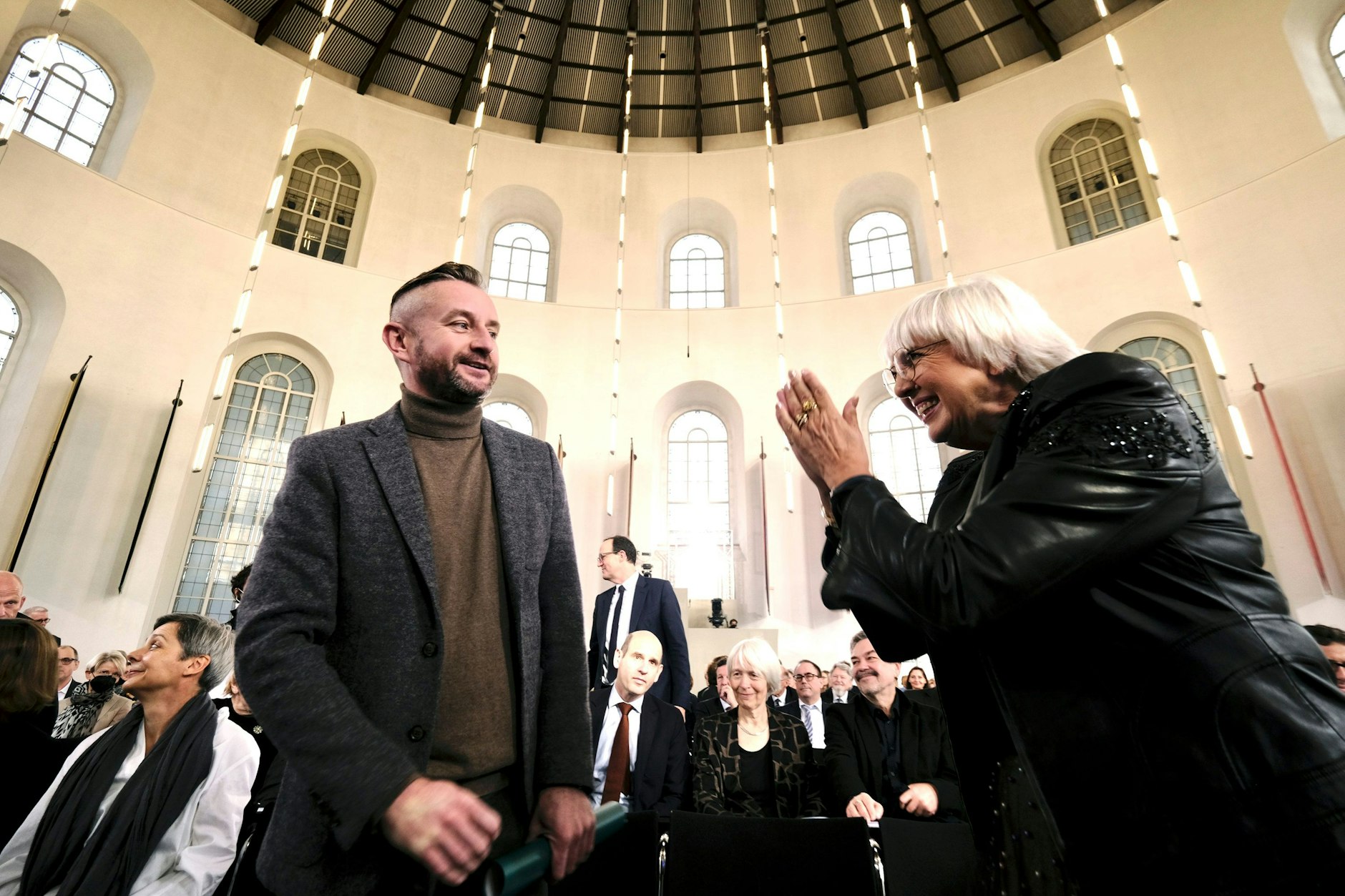 Serhij Zhadan, ukrainischer Schriftsteller und Musiker, während der Verleihung des Friedenspreises des Deutschen Buchhandels 2022 in der Frankfurter Paulskirche.