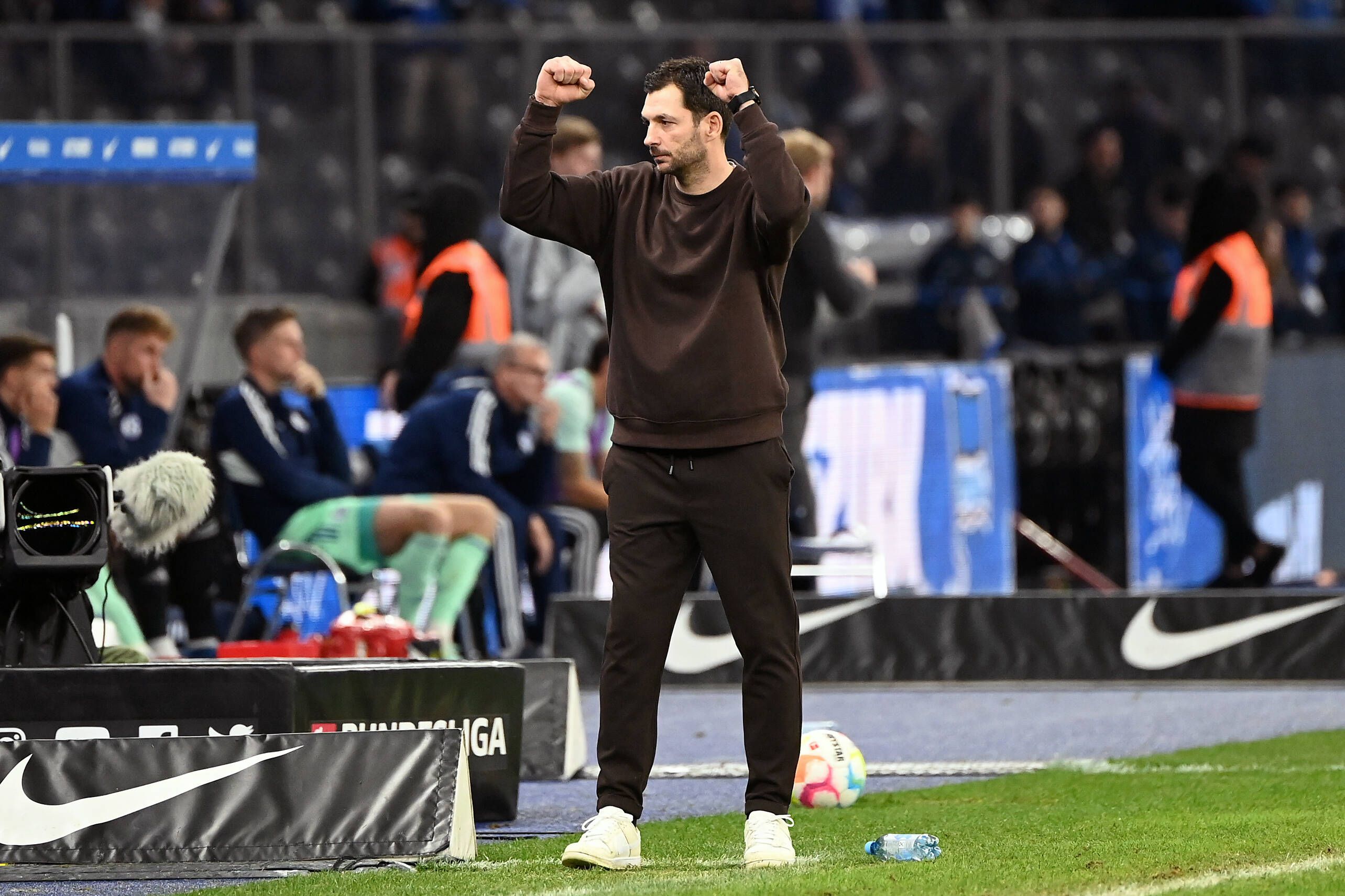 Hertha BSC: Das sagt Trainer Sandro Schwarz zu seinem Jubelcrash mit Vedad Ibisevic