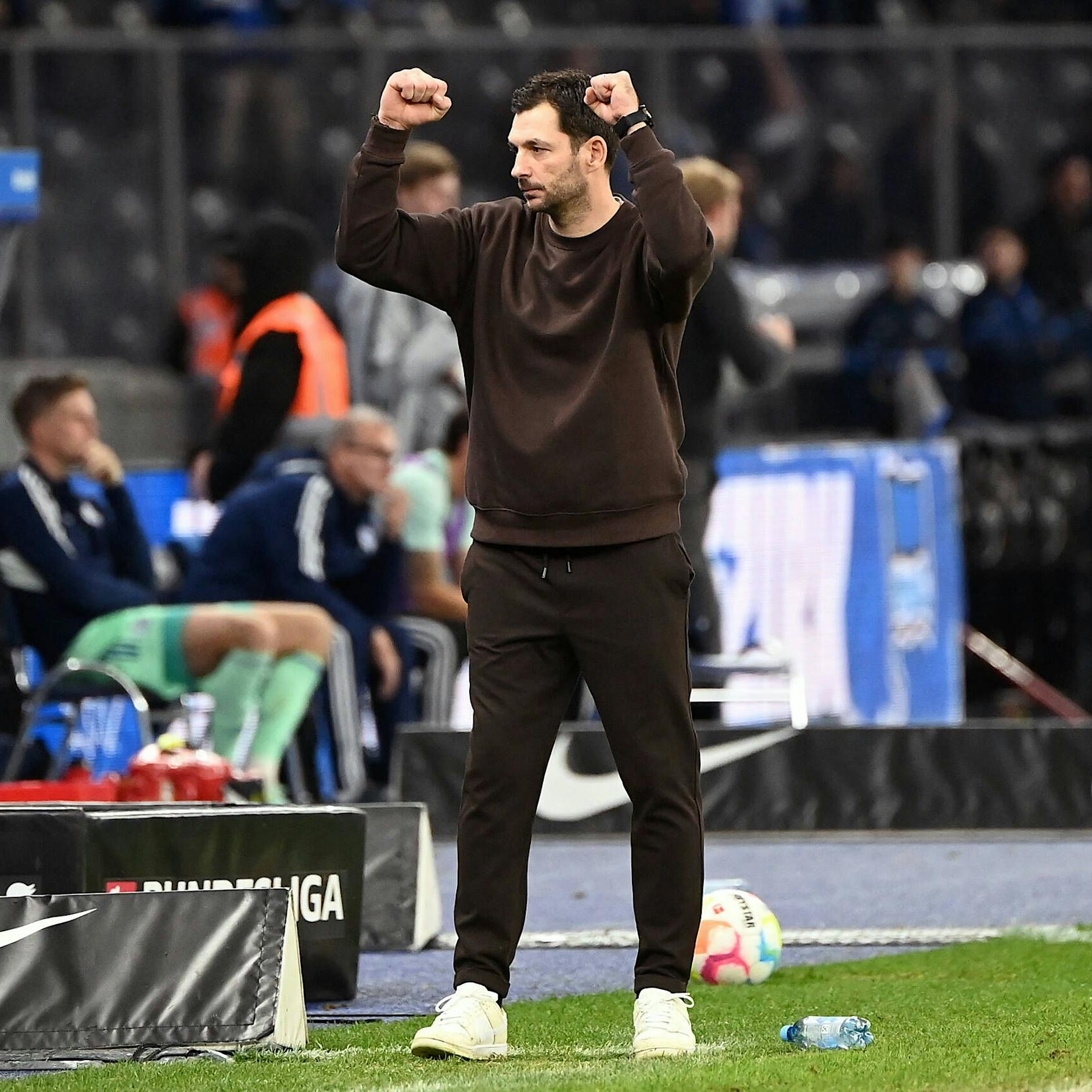 Hertha BSC: Das sagt Trainer Sandro Schwarz zu seinem Jubelcrash mit Vedad Ibisevic