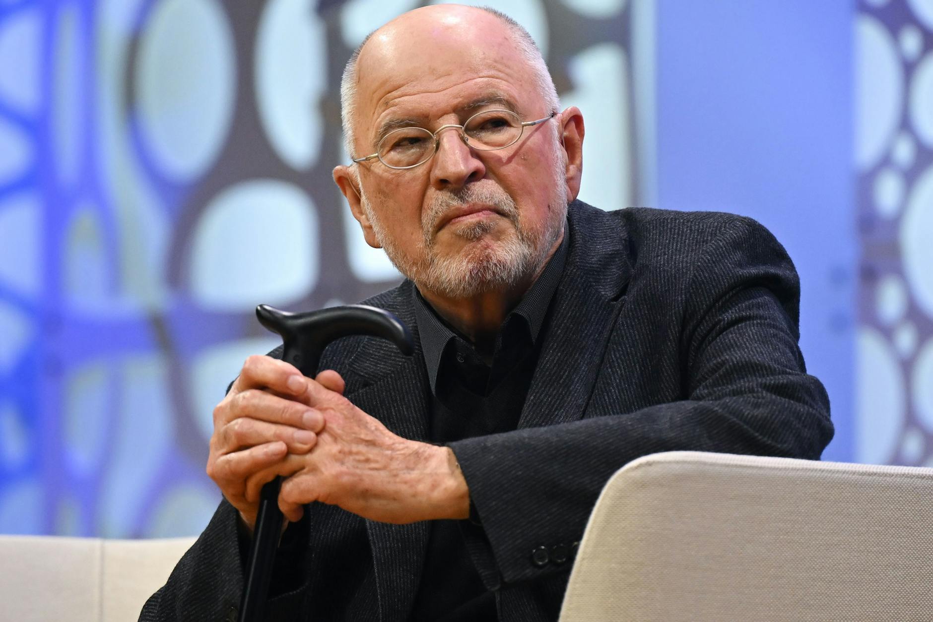 Der Illustrator Hans Ticha bei der Verleihung des Deutschen Jugendliteraturpreises im Congress Center der Frankfurter Buchmesse