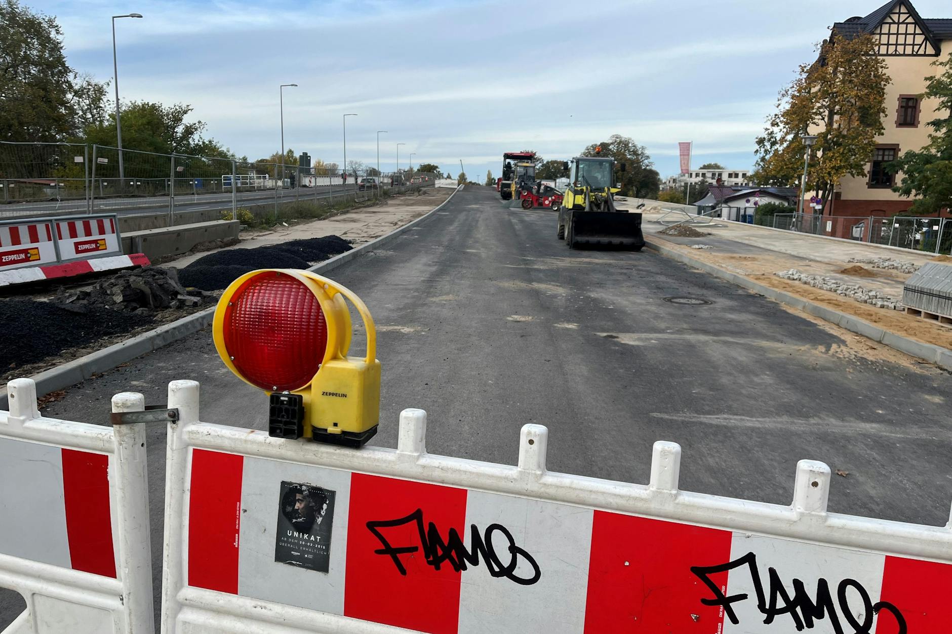 Die Salvador-Allende-Brücke in Köpenick von Süden aus. Noch ist der östliche Überbau gesperrt. 
