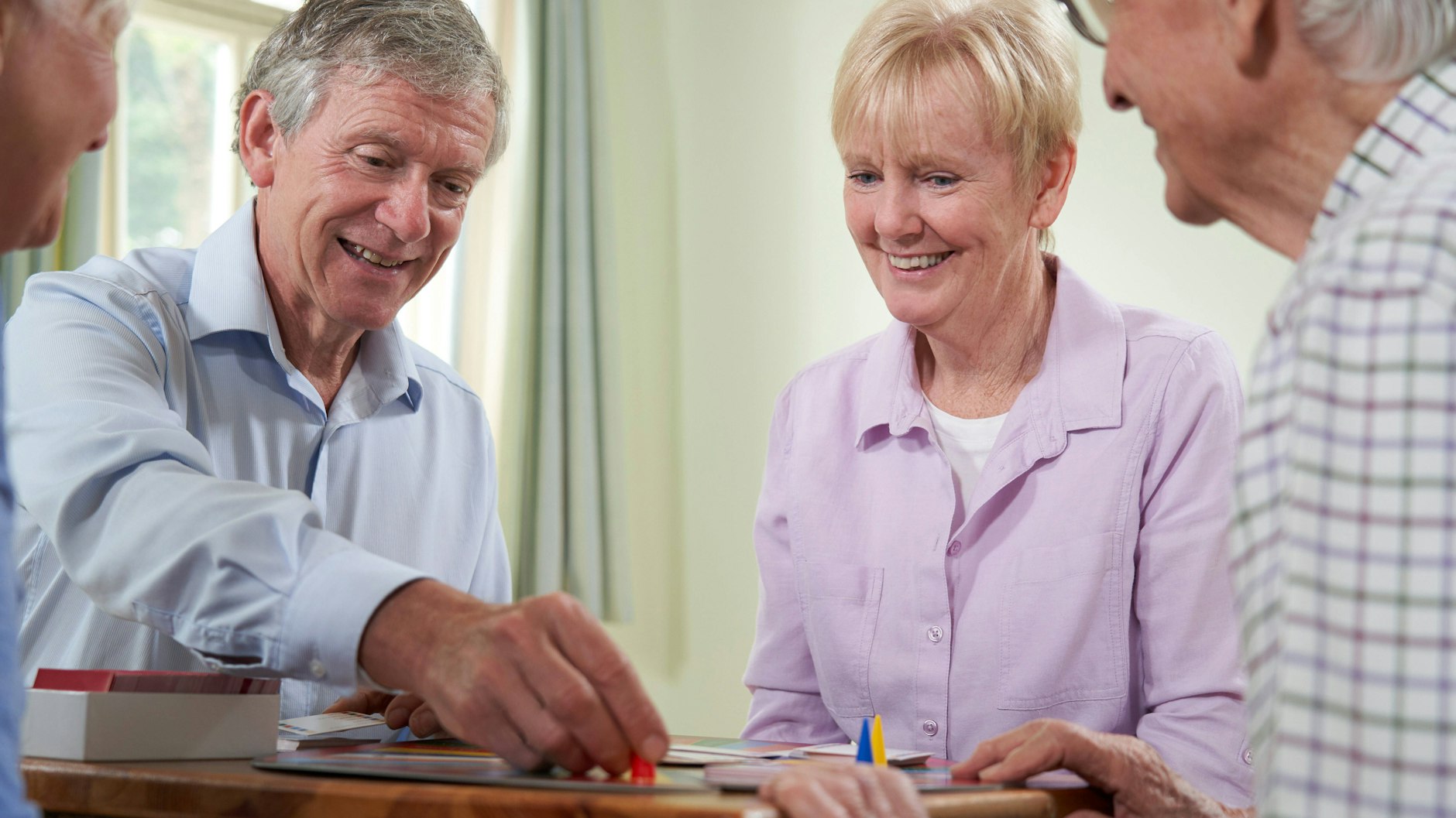 Der Herbst- die Zeit für einen gemütlichen Spieleabend mit Freunden zu Hause