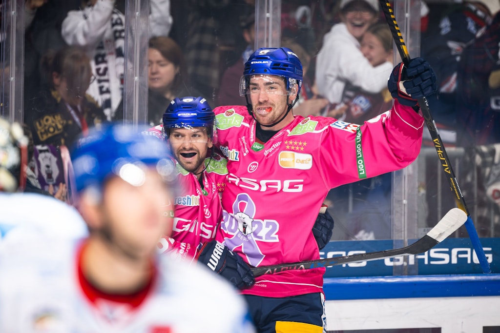 Eisbären Berlin Marcel Noebels ist auf der Jagd nach einem