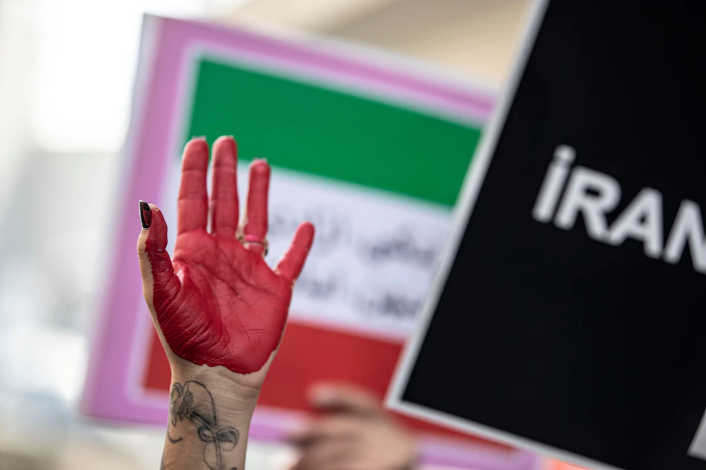 Iranische Menschenrechtler: 17-Jährige von Sittenpolizei totgeprügelt