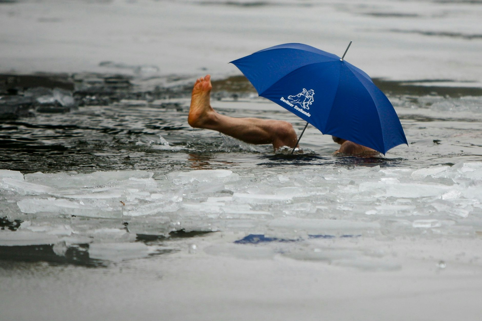 Bereit für die Gaskrise? Dieser Eisbader profitiert offenbar von einem Alpha-Actinin-3-Mangel.