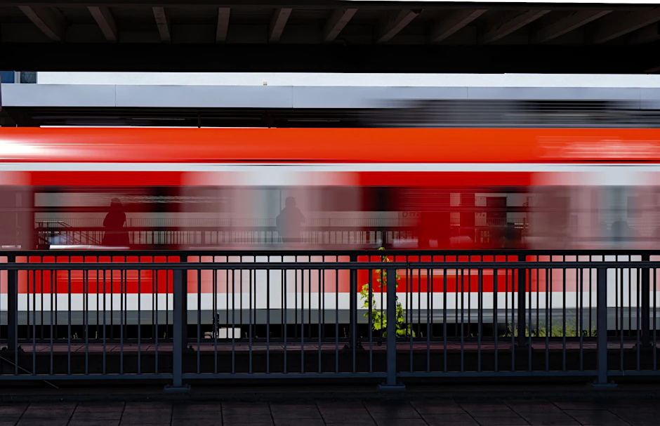 Einer Umfrage zufolge finden 65 Prozent der Teilnehmenden ein bundesweites 49-Euro-Ticket gut. Fast die Hälfte würde allerdings kein Ticket kaufen.