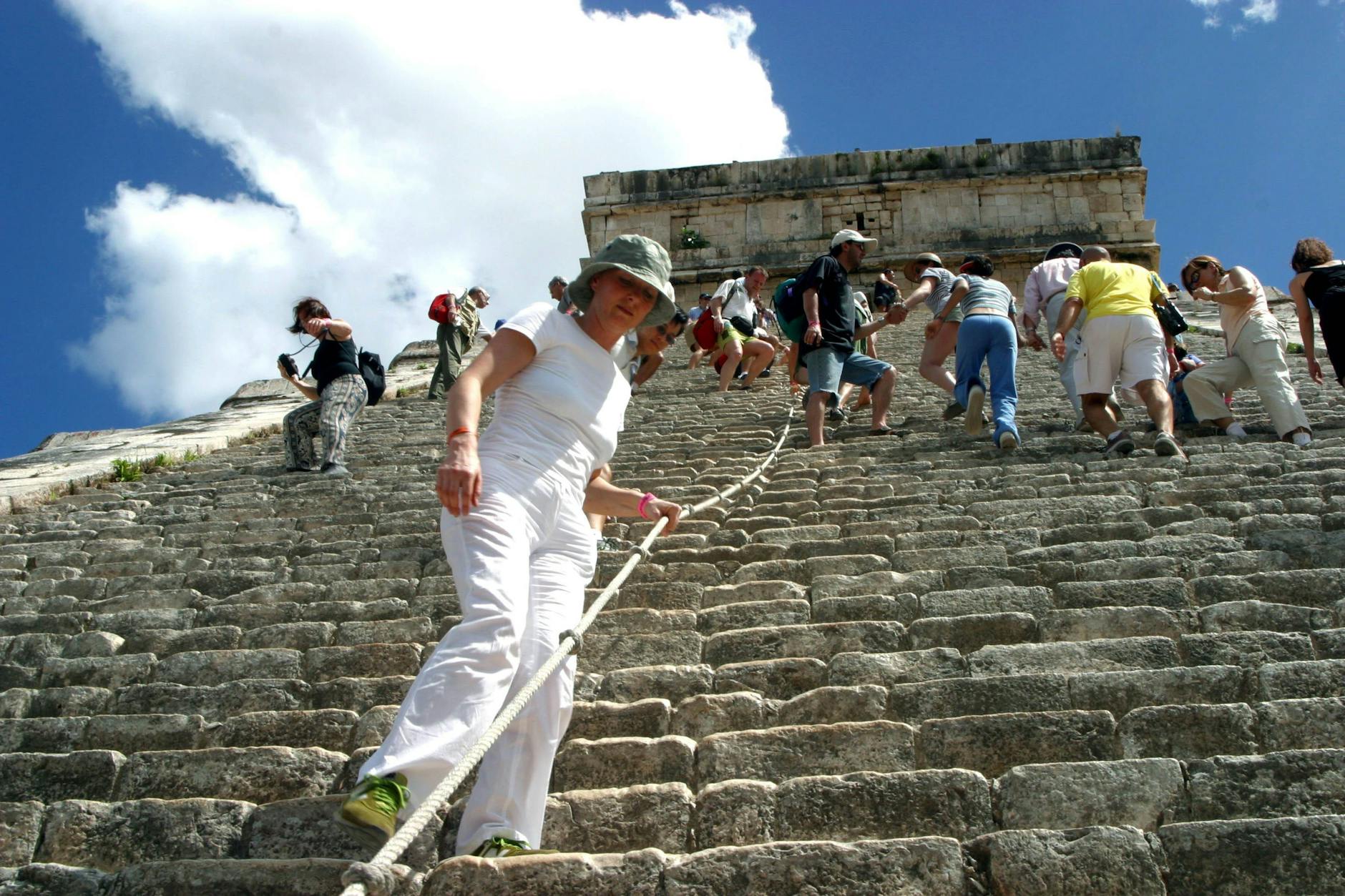 Blick auf das archäologische Gebiet von Chichen Itza, eine Kultstätte der Maya-Kultur.