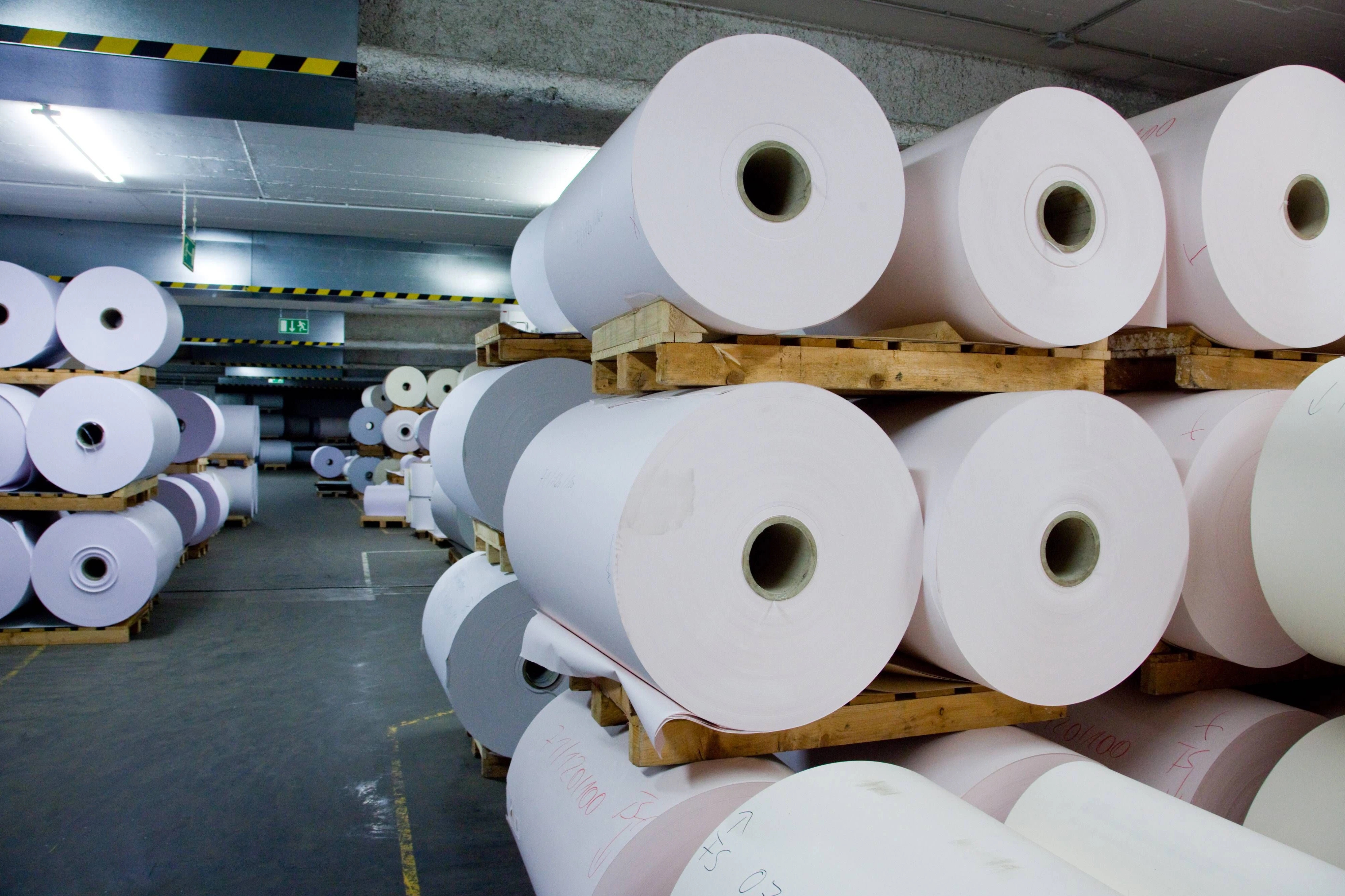 Rollenlager in der Büttenpapierfabrik Gmund GmbH in Gmund.