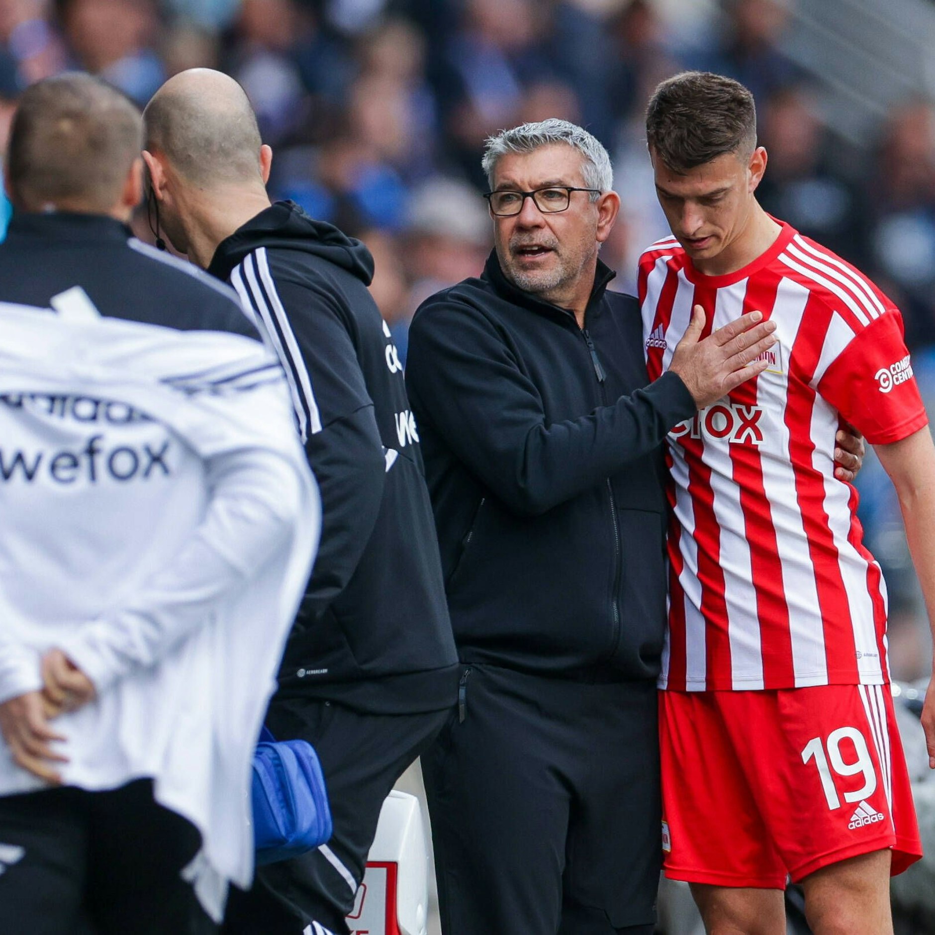 Unions Trainer Urs Fischer war nicht erbaut davon, dass Janik Haberer sich bei einem rüden Foul eine Verletzung zugezogen hatte.