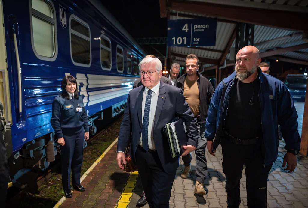 Überraschender Besuch in der Ukraine: Steinmeier muss in Luftschutzkeller
