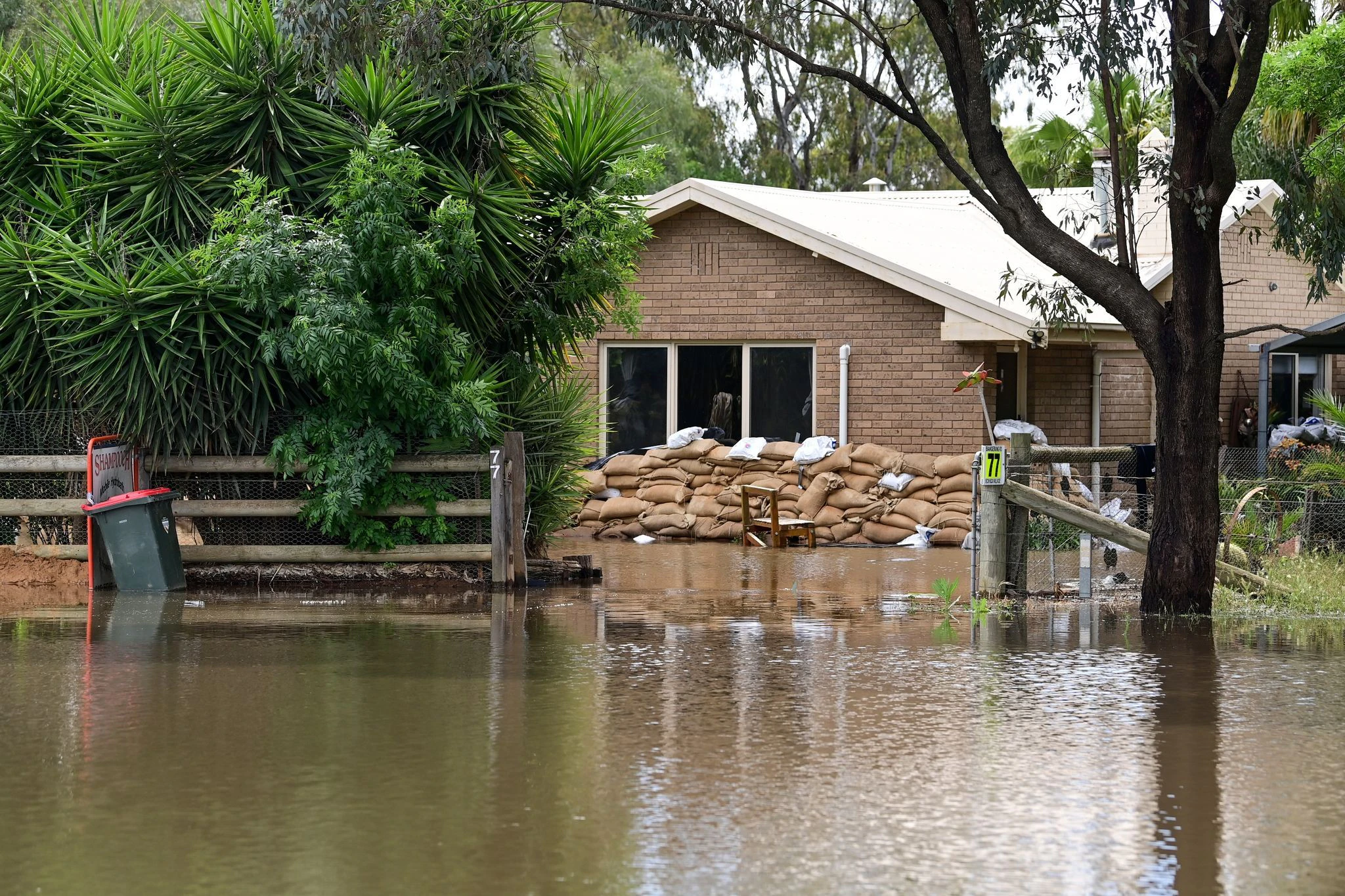 In den Hochwasser-Regionen an der Ostküste Australiens warnen Meteorologen vor neuen Unwettern mit heftigen Regenfällen. In der Stadt Echuca wurde Evakuierungsanordnungen herausgegeben.  