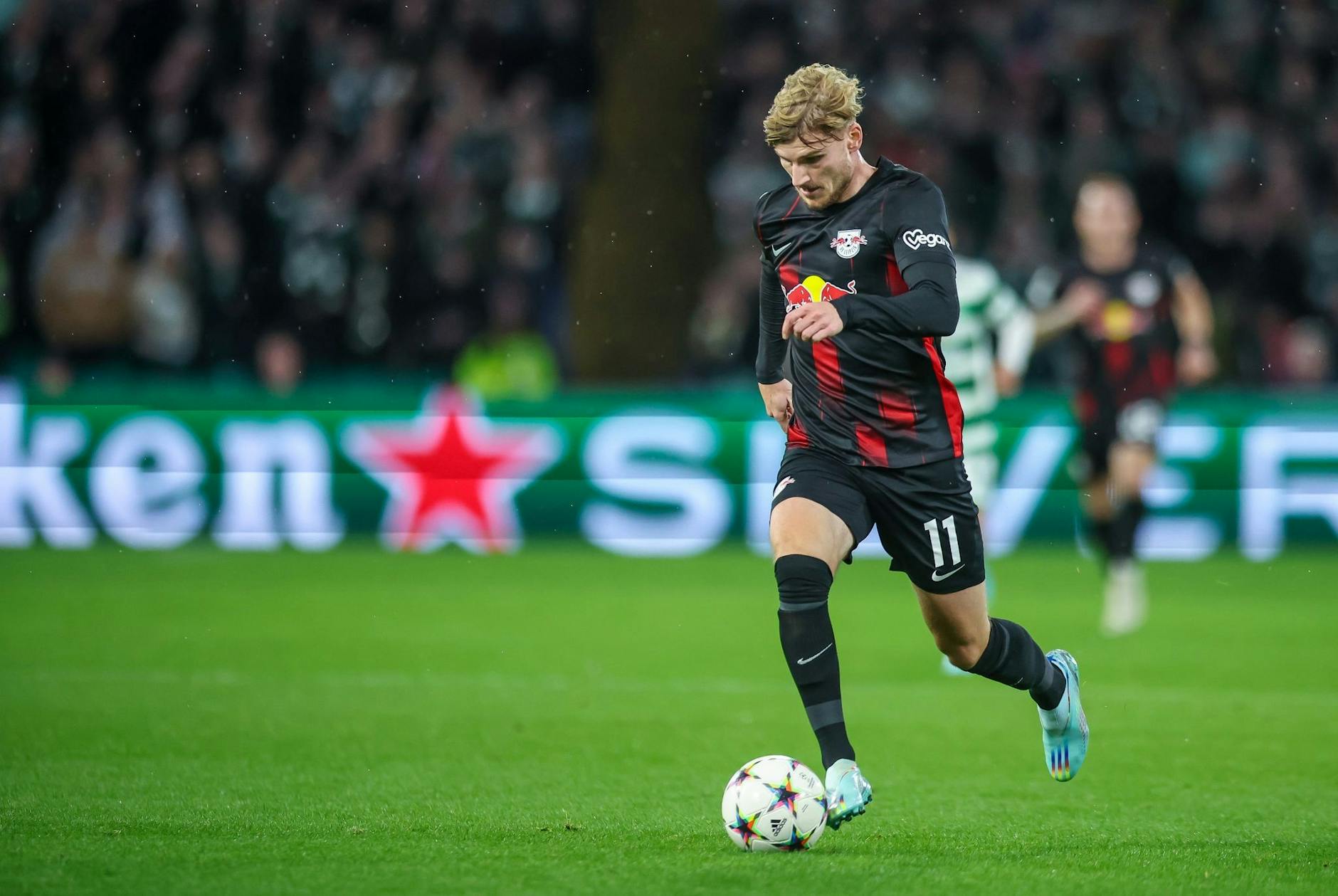 ARCHIV - Leipzigs Timo Werner führt den Ball im Tempodribbling eng am Fuß. ur GmbH/dpa