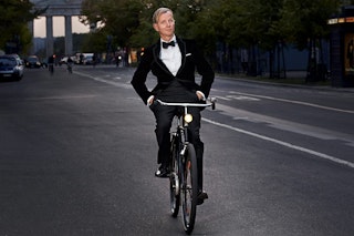 Max Raabe schimpft über den Berliner Verkehr: „Vollpfosten sind gleichermaßen verteilt in Autos wie auf Fahrrädern“